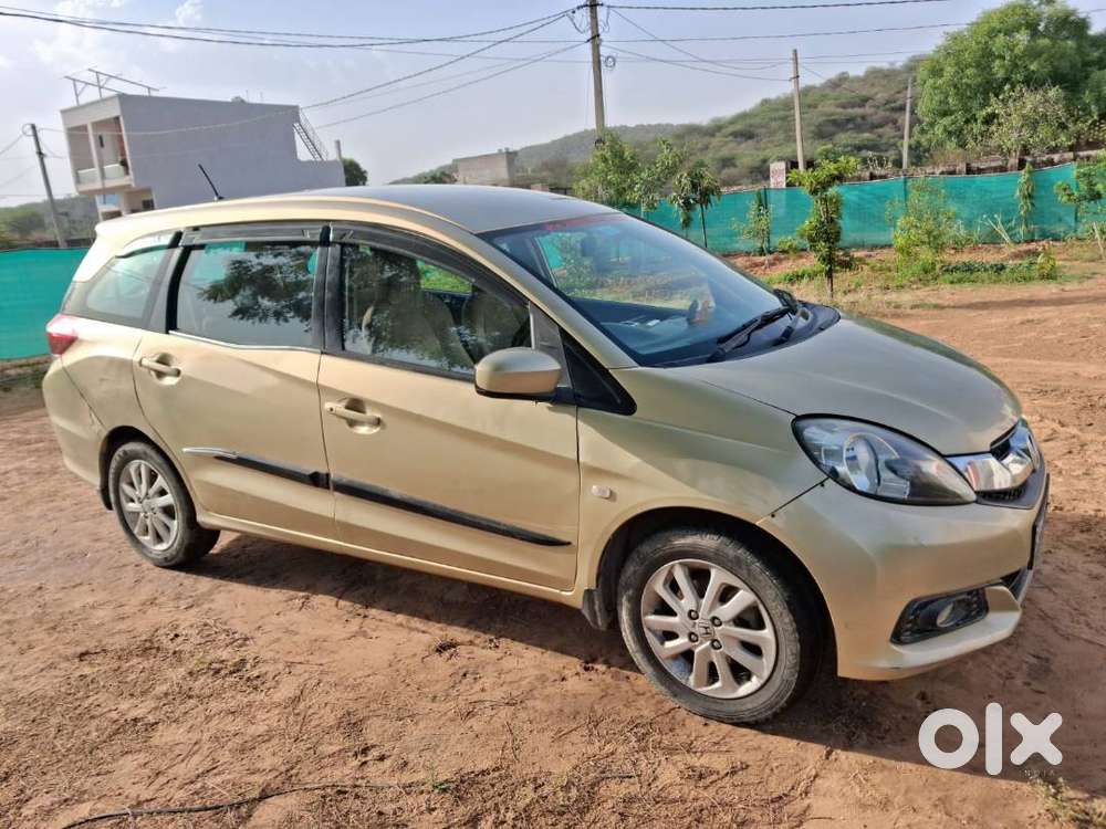 Honda Mobilio Model: 2015 (top Variant - V)