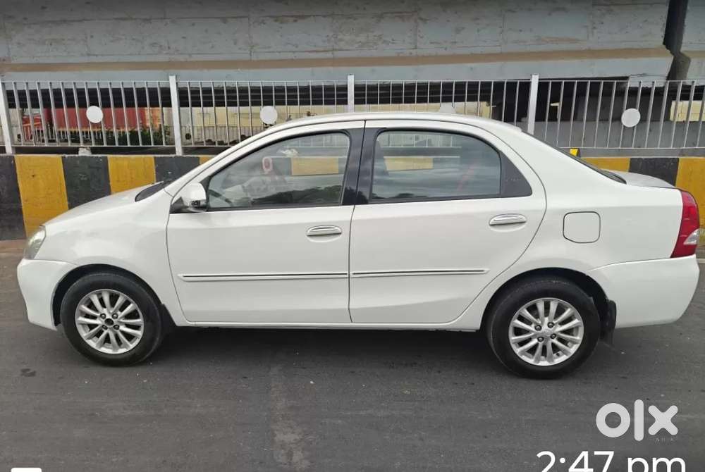 Toyota Etios 1.5 V, 2013, Petrol