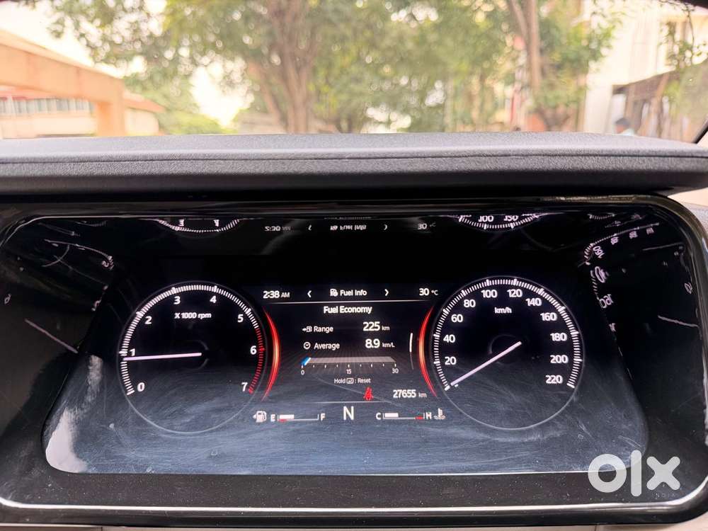 Mahindra Xuv700 Mx Petrol Mt 5 Str (e), 2022, Petrol