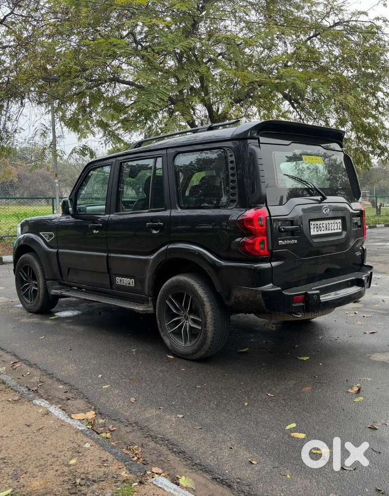 Mahindra Scorpio S10