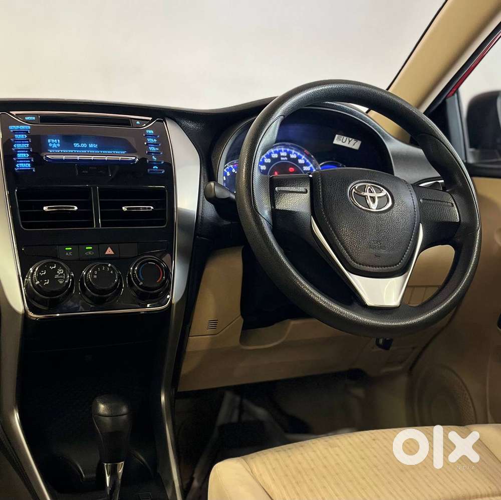 Toyota Yaris J Cvt, 2019, Petrol