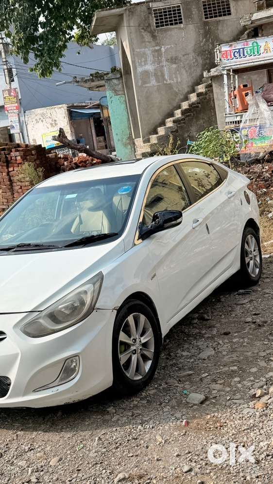 Hyundai Fluidic Verna 2012