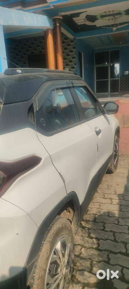 Bh Number | 24,000 Km | Brand New | Full Modified | 7-seater लेने हेतु