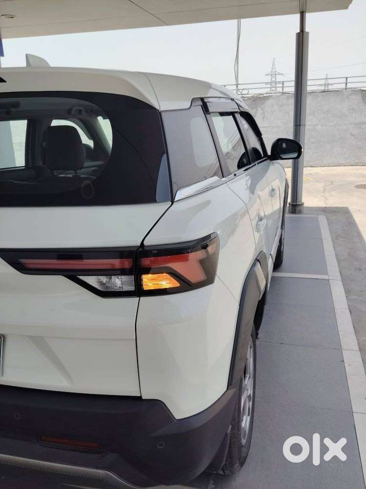 Maruti Suzuki Brezza 1.5 Lxi Smart Hybrid, 2025, Petrol