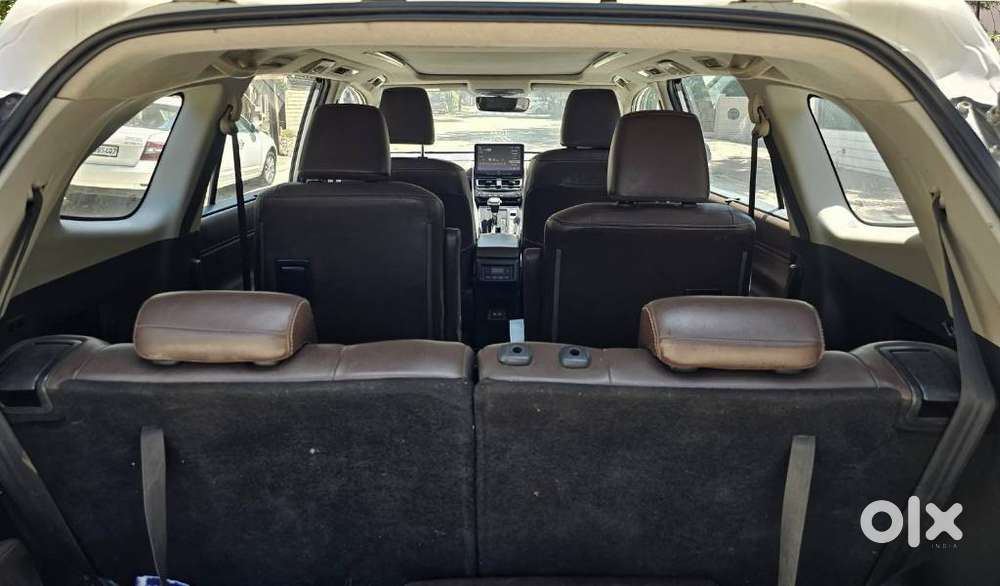 Toyota Innova Hycross 2.0 Zx Hybrid 7 Str, 2023, Petrol