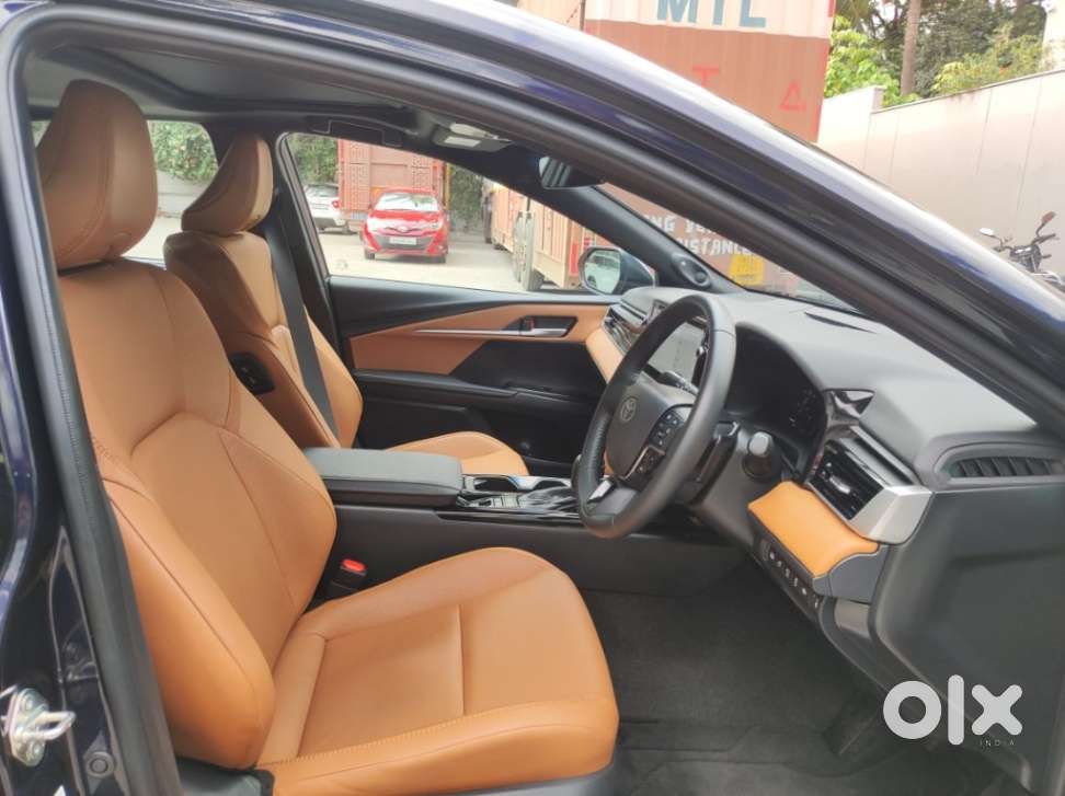 Toyota Camry Hybrid, 2025