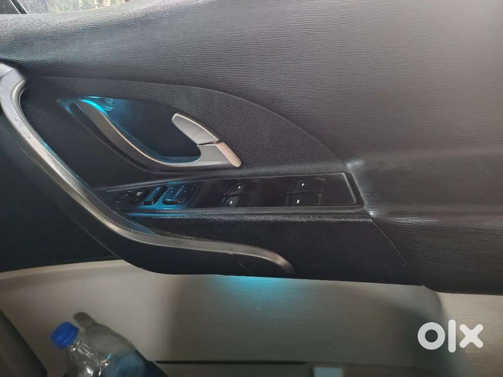 Mahindra Xuv500 W9 Diesel Nov 2017 Sunroof