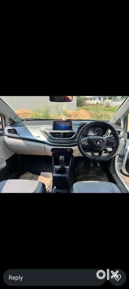 Tata Altroz Petrol 2024