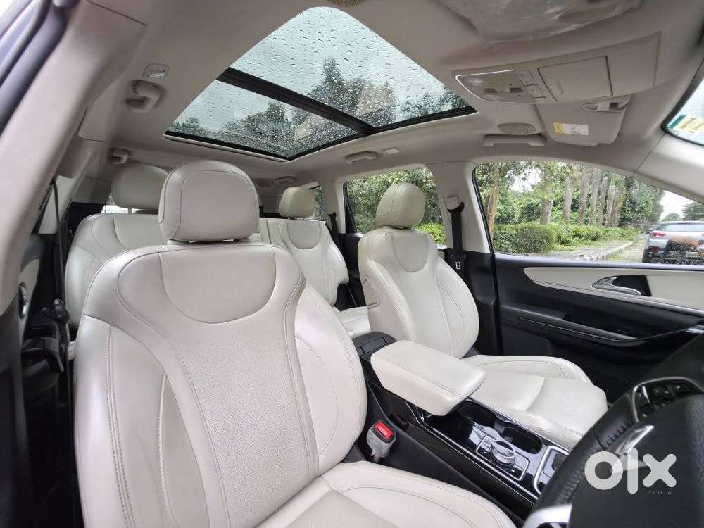 Mahindra Xuv700 2.2 Ax 7 Diesel At Luxury Pack Str Awd, 2023, Diesel