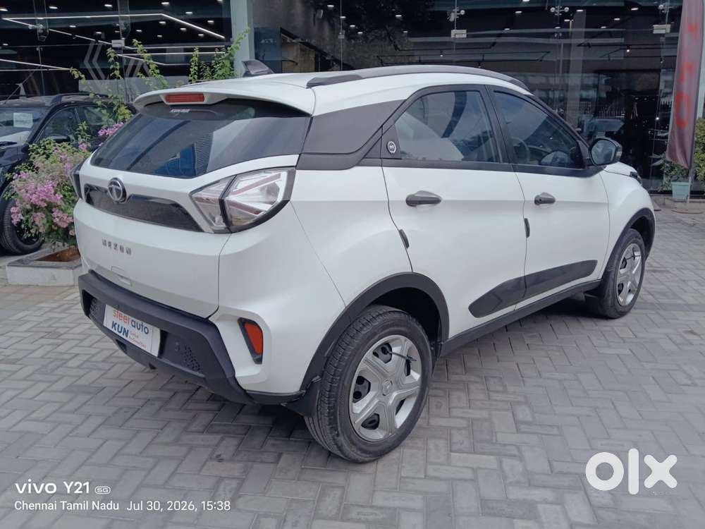 Tata Nexon 1.2 Revotron Xm (s), 2023, Petrol