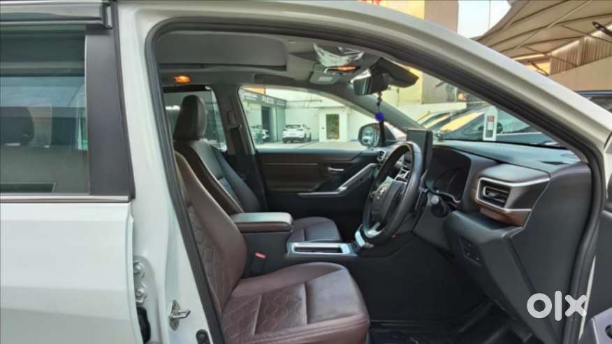 Toyota Innova Hycross 2.0 Zx Hybrid 7 Str, 2024, Electric