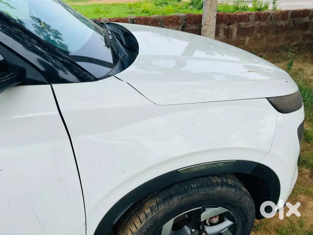 Hyundai Venue 2021 Manual Petrol 40000 Km