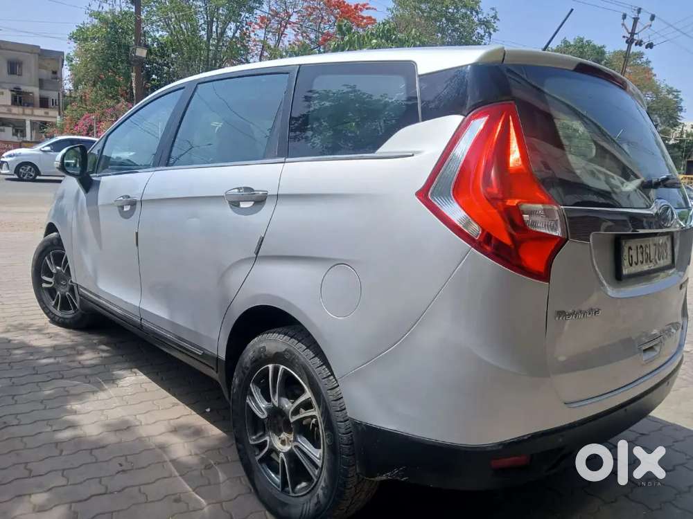 Mahindra Marazzo M8 2018