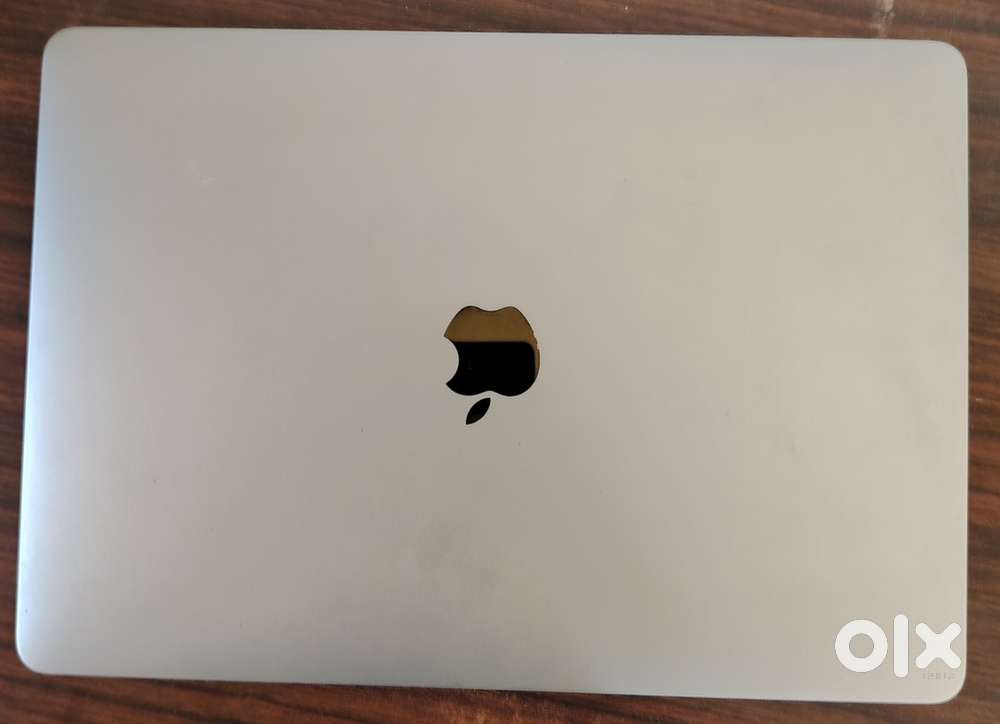 Apple MacBook Air M1 /8gb ram /256 gb memory