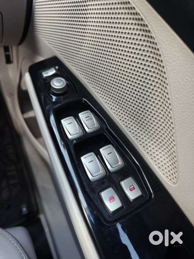 Mahindra Xuv300 W8 (o) 1.5 Diesel Amt, 2022, Diesel