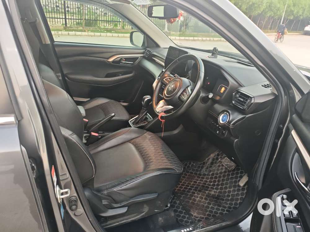 Maruti Suzuki Grand Vitara 1.5 Alpha Plus Intelligent Hybrid Ecvt, 2..