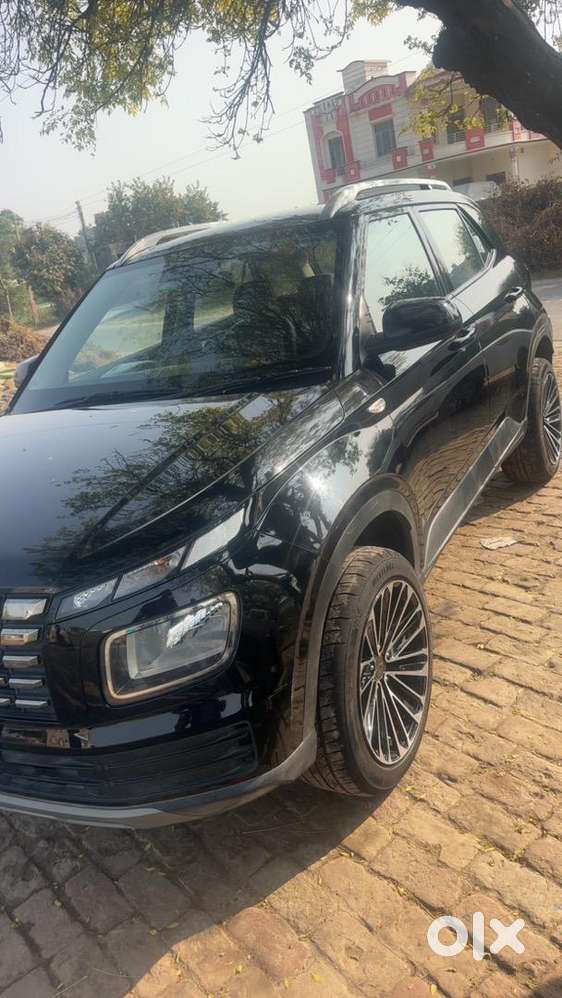 Hyundai Venue 2024 Petrol Good Condition