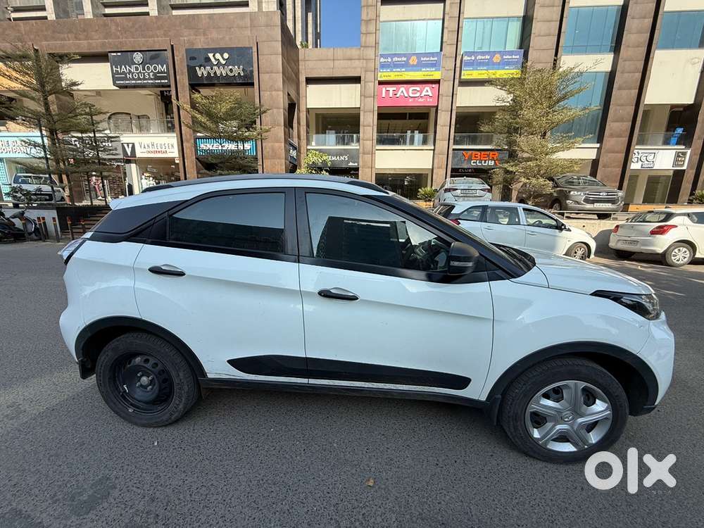 2023 Tata Nexon Petrol Manual