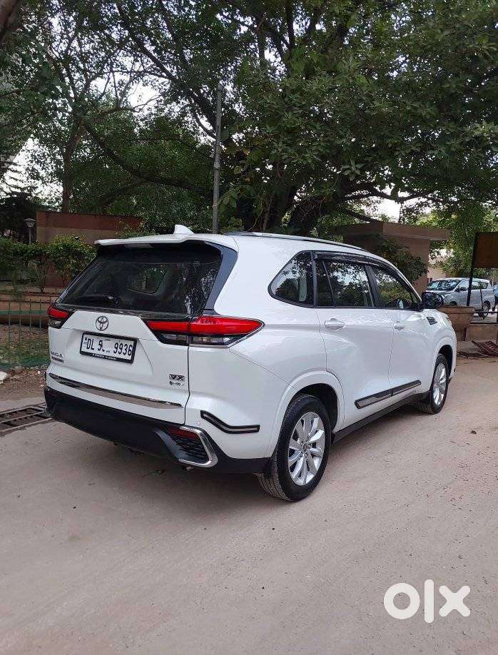 Toyota Innova Hycross 2.0 Vx (o) Hybrid 7 Str, 2025, Petrol