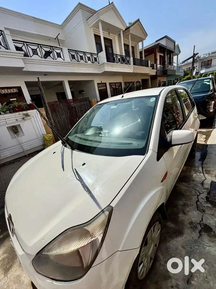 Ford Figo 2012 Petrol 125000 Km Driven