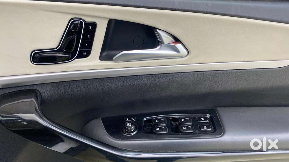 Mahindra Xuv700 2.0 Ax 7 Petrol At Str, 2023, Diesel