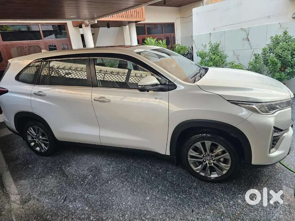 Toyota Innova Hycross 2026 Year