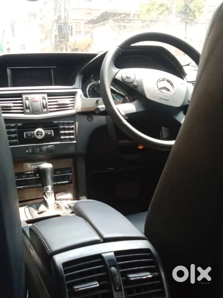 Mercedes-benz E-class E200 Elegance  Luxury Sedan Excellent Condition