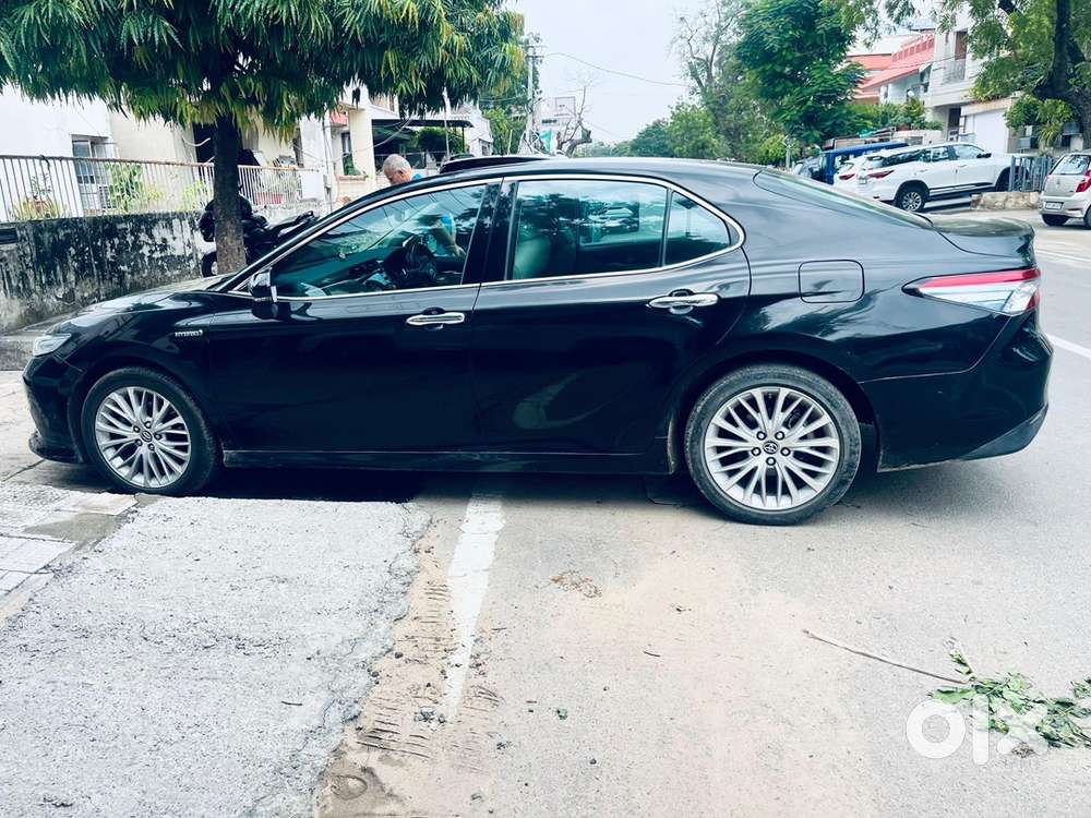 Toyota Camry Hybrid 2019 Km Driven