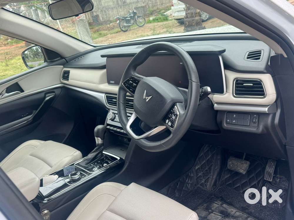 Mahindra Xuv700 2.2 Ax 7 Diesel At Luxury Pack Str Awd, 2024, Diesel