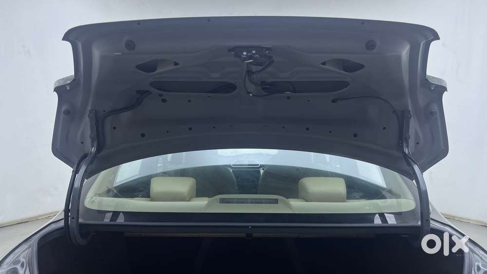 Maruti Suzuki Dzire Vxi Ags, 2024, Petrol