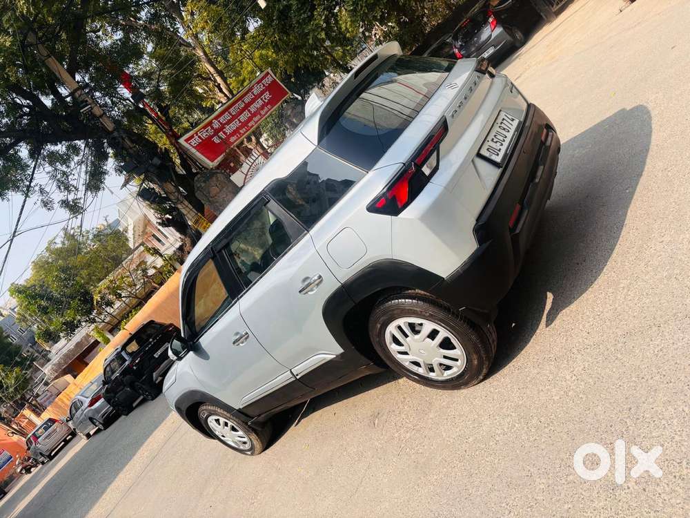 Maruti Suzuki Brezza 1.5 Lxi Smart Hybrid, 2023, Petrol
