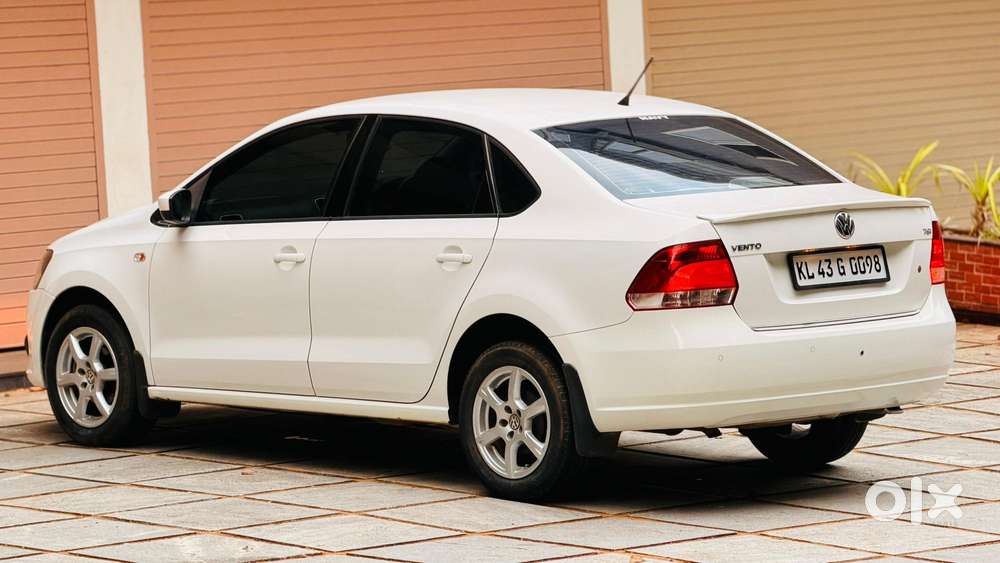 Volkswagen Vento 1.2 Tsi Highline Plus At, 2014, Petrol