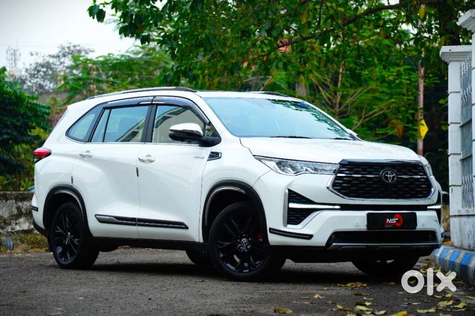 Toyota Innova Hycross 2.0 Zx Hybrid 7 Str, 2023, Petrol