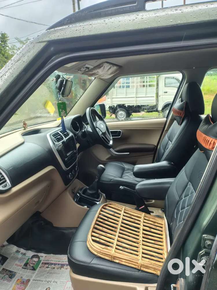 Mahindra Tuv 300 2018 T8