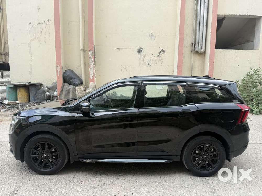 Mahindra Xuv700 2.0 Ax 7 Petrol At Str, 2025, Petrol