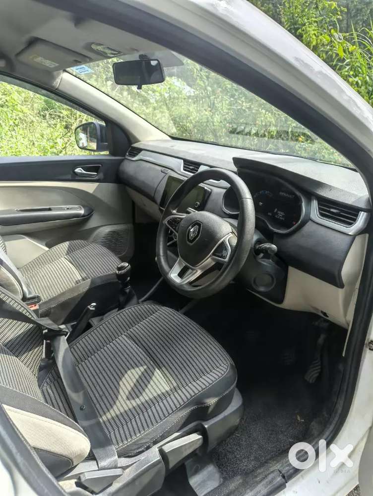 Renault Triber 1.0 Rxz 2023 Car