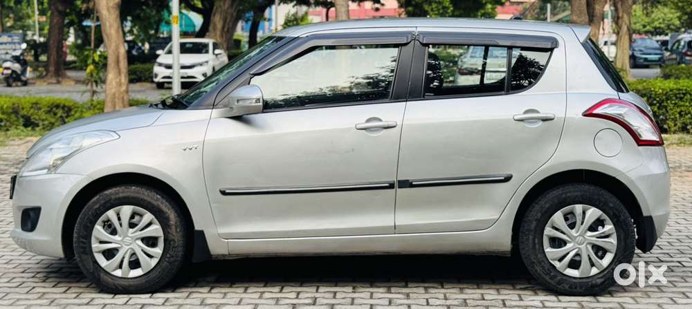 Maruti Suzuki Swift Vxi 1.2 Abs Bs-iv, 2012, Cng & Hybrids