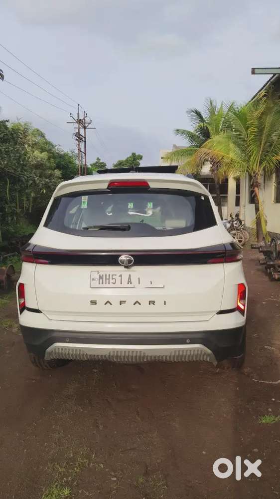 2024 Tata Safari Dual Tone At