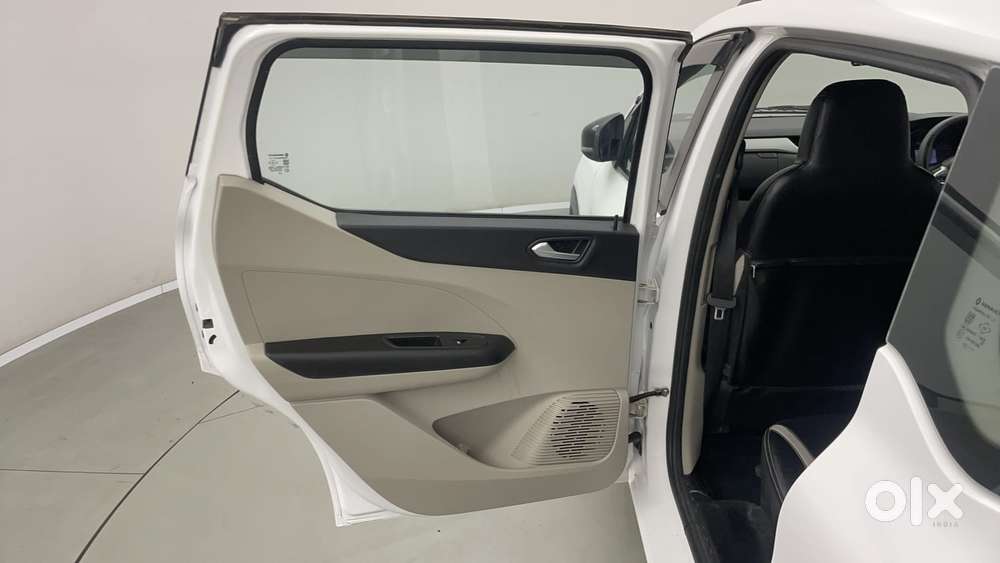Renault Triber Rxz, 2022, Petrol