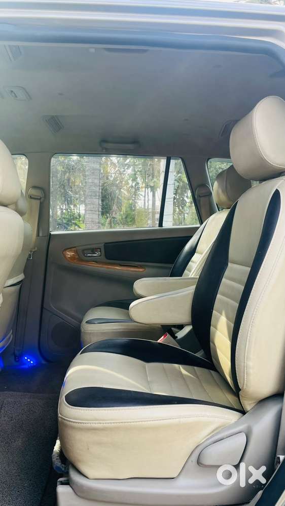 Toyota Innova 2.5 V 7 Str, 2010, Petrol