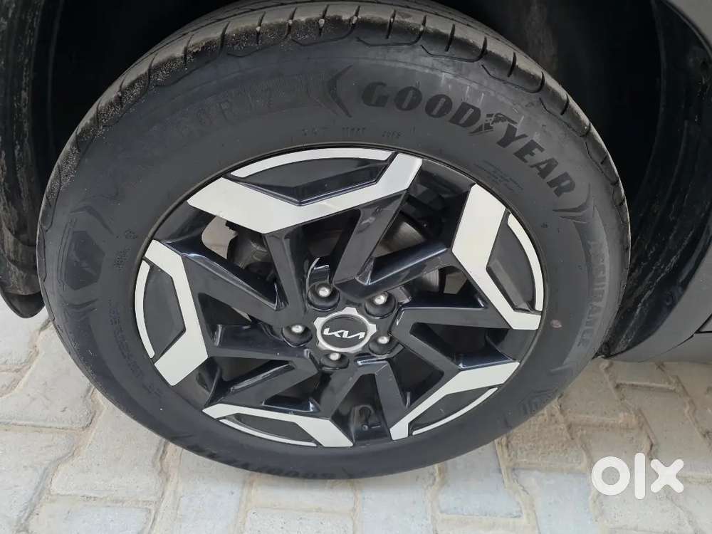 Scratchless Single Hand Driven Car