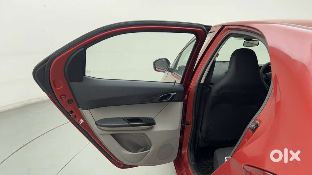 Tata Tiago 1.2 Revotron Xm, 2018, Petrol