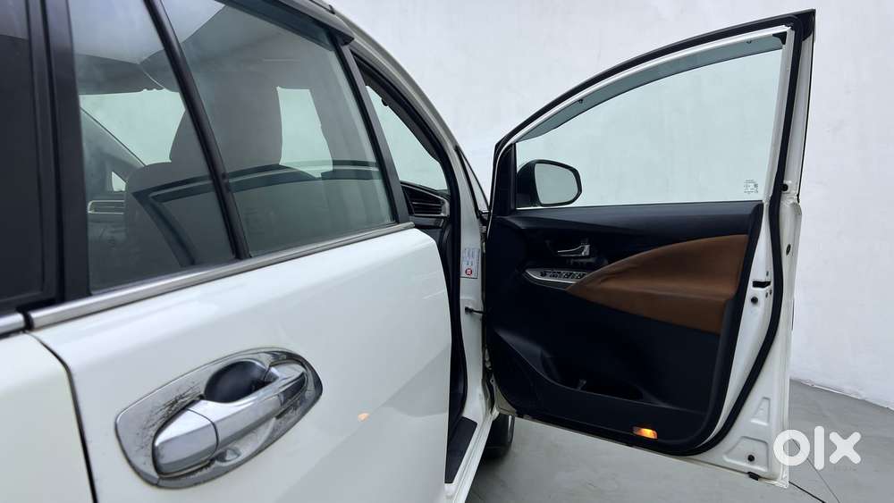 Toyota Innova Crysta 2.8 Zx At 7 Seater, 2016, Diesel