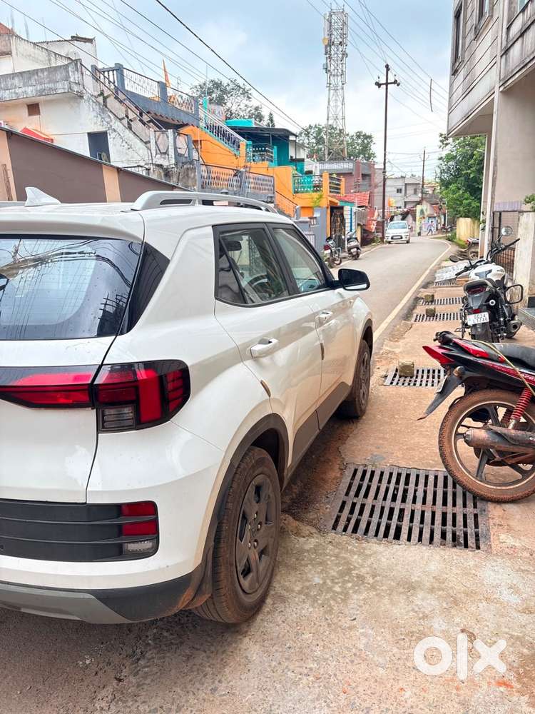 Hyundai Venue Petrol 2024