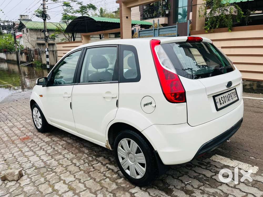 Ford Figo 2010-2012 Petrol Titanium, 2010, Petrol