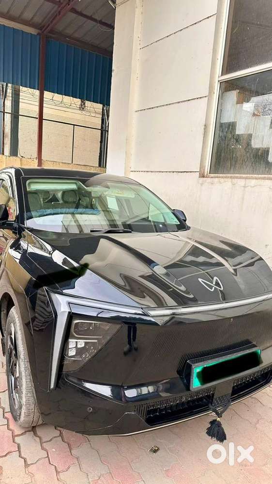 Mahindra Xev 9e 2025 Electric 4000 Km Driven