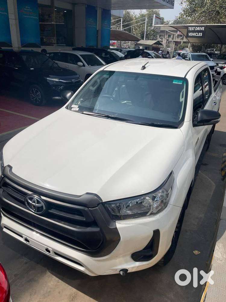 Toyota Hilux 2.8 Std 4x4, 2025, Diesel