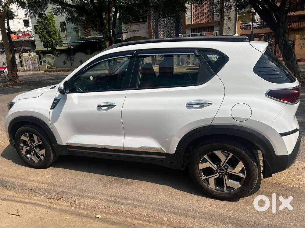 Kia  Sonet Diesel Manual With Sunroof