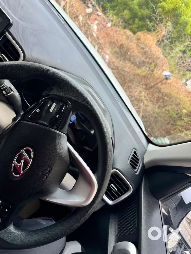 Hyundai Venue Petrol 2024