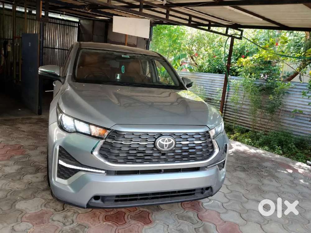 Toyota Innova Hycross 2.0 2024